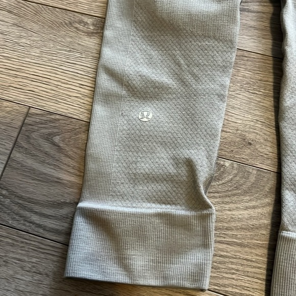 Lululemon Seamlessly Street Crop Heathered Grey - Picture 4 of 6